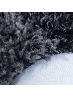 Shaggy rug with long pile and checkered pattern, available in several colors and sizes.