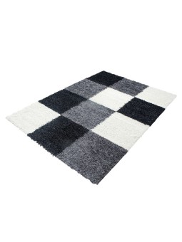 Shaggy rug with long pile and checkered pattern, available in several colors and sizes.