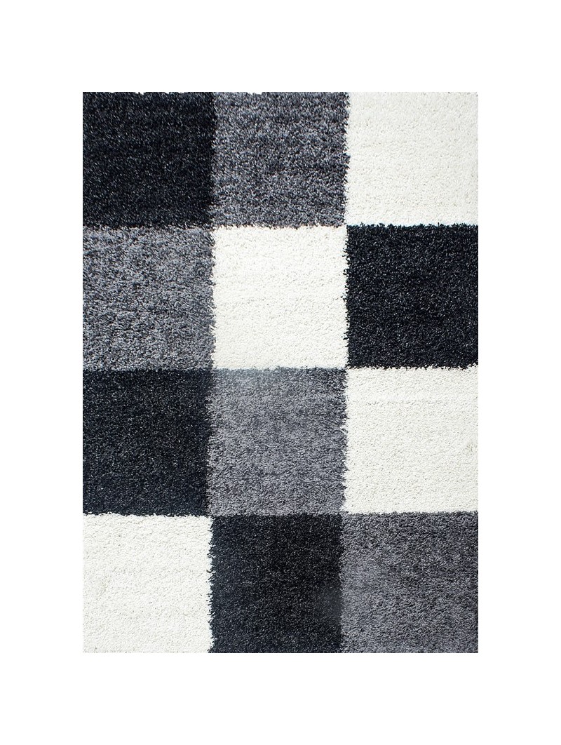 Shaggy rug with long pile and checkered pattern, available in several colors and sizes.